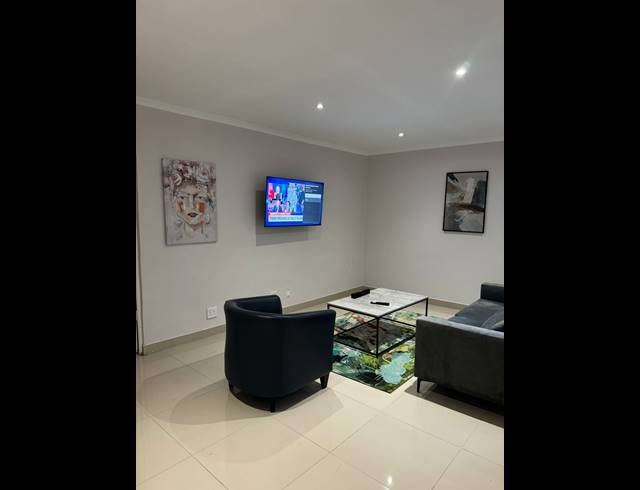 9 BEDROOM FREESTANDING FOR SALE IN TABLE VIEW
